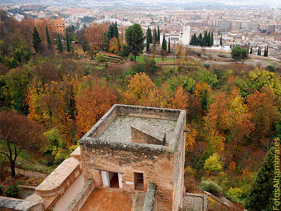 Torre de la Plvora desde la Torre de la Vela en la Alhambra