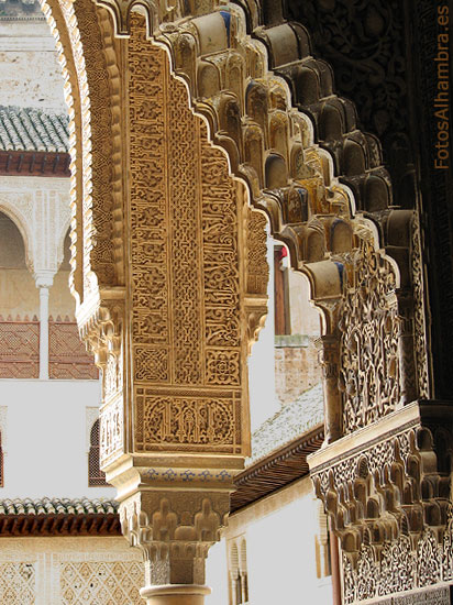 Decoración en los arcos de la Alhambra