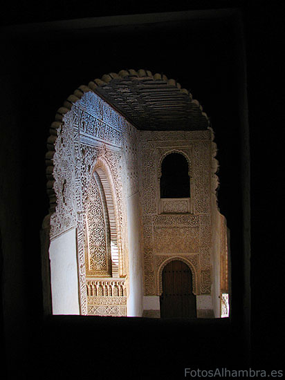 Desde una ventana de los Palacios Nazaríes en la Alhambra