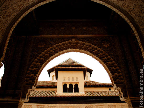 Arcos en el Patio de los Leones de la Alhambra