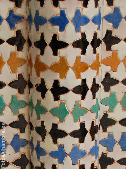 Azulejos en el Patio del Cuarto Dorado de la Alhambra