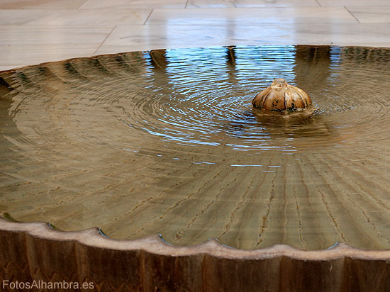 Fuente del Patio del Cuarto Dorado en la Alhambra