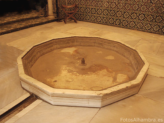 Fuente de la Sala de los Abencerrajes en la Alhambra