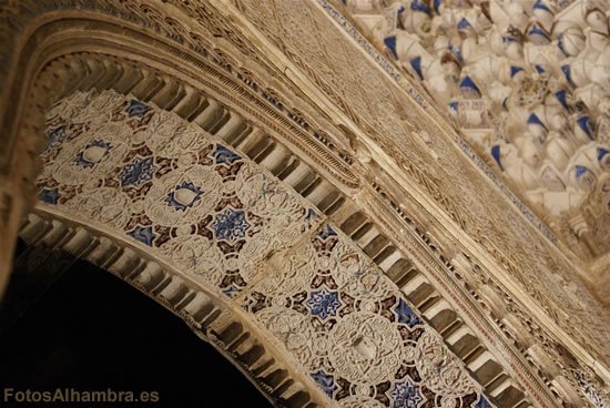 Arco en la Sala de los Abencerrajes de la Alhambra